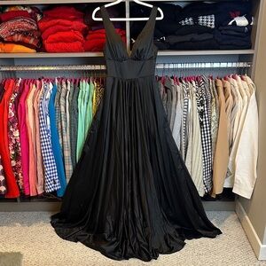 Fiesta Fashion black sleeveless v neck lined back zipper prom dress size XS